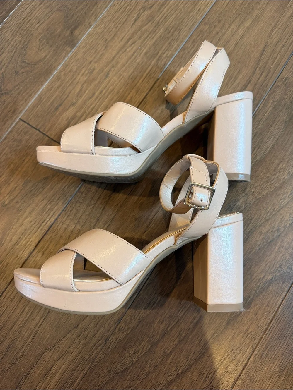 Kelly & Katie Liliena Sandal Size 6 in Tan - C33-070